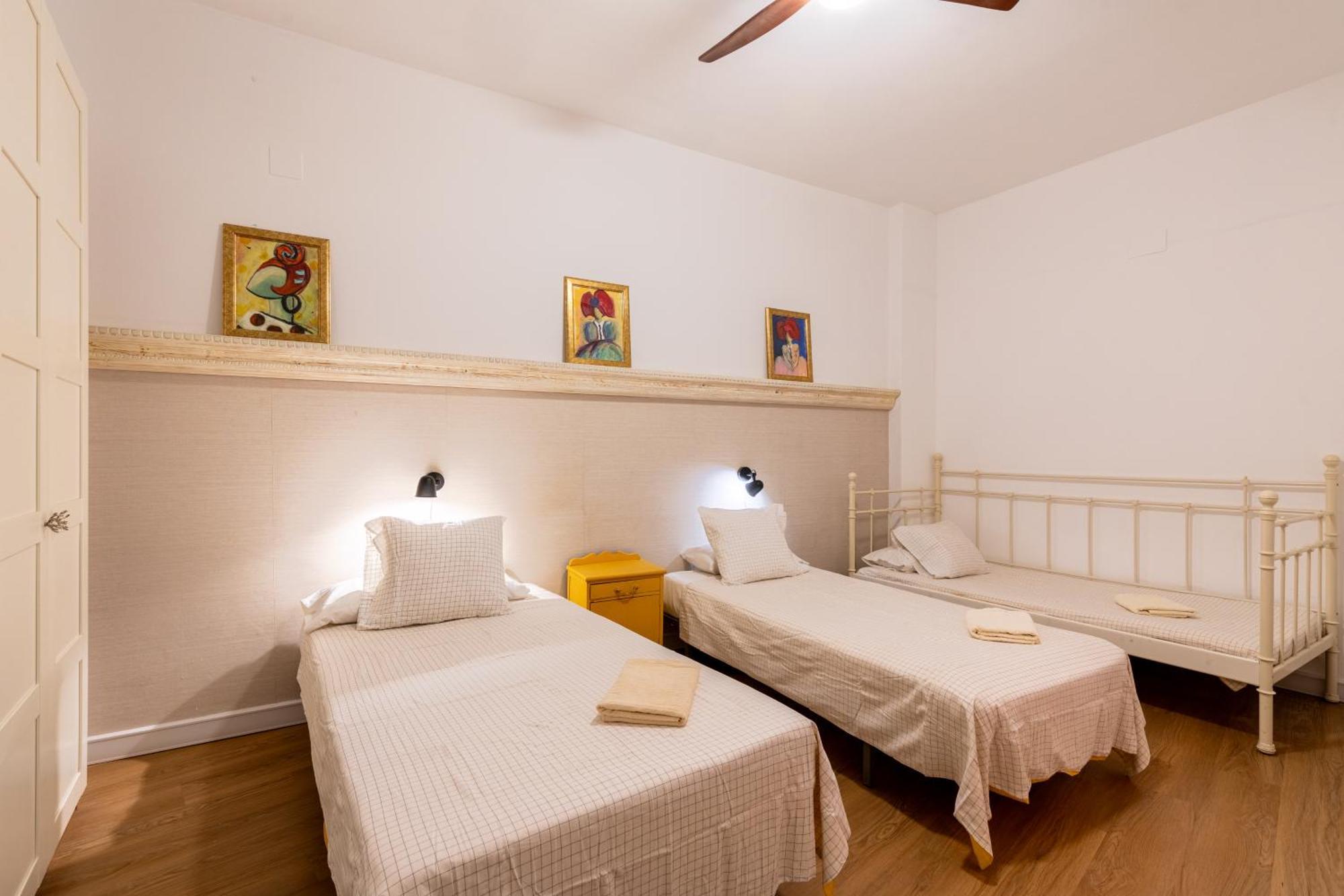 House Sevillana Parking Bagian luar foto