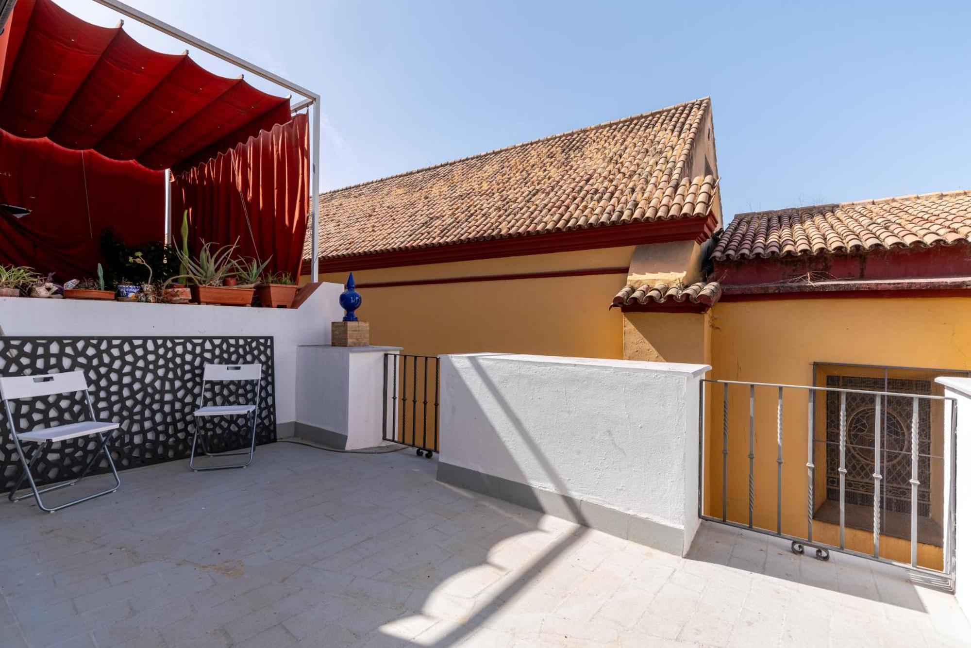 House Sevillana Parking Bagian luar foto