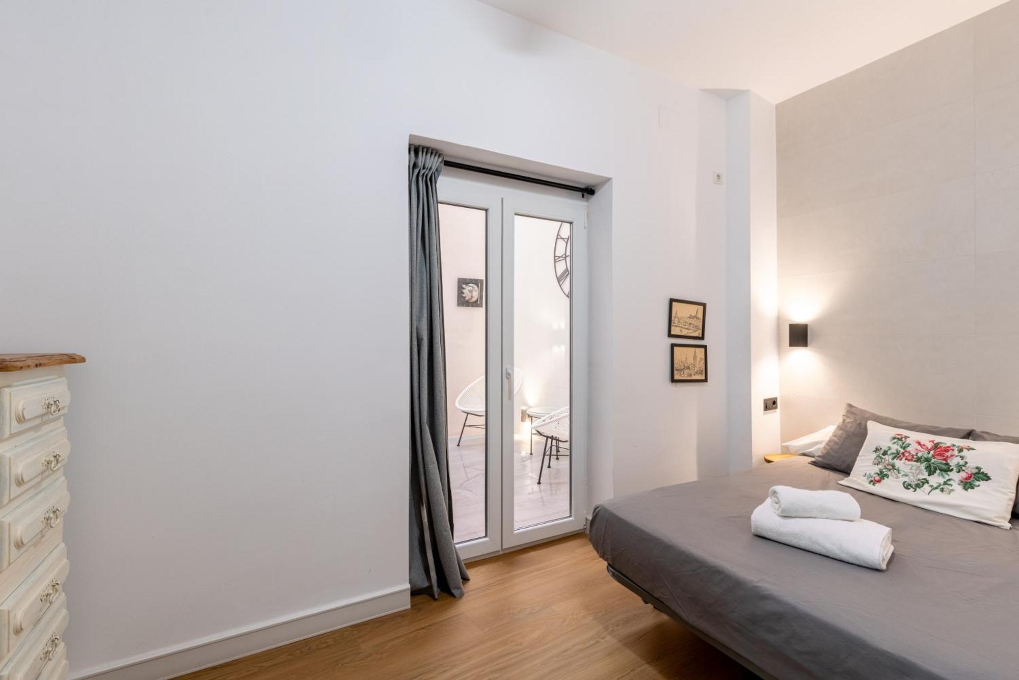 House Sevillana Parking Bagian luar foto